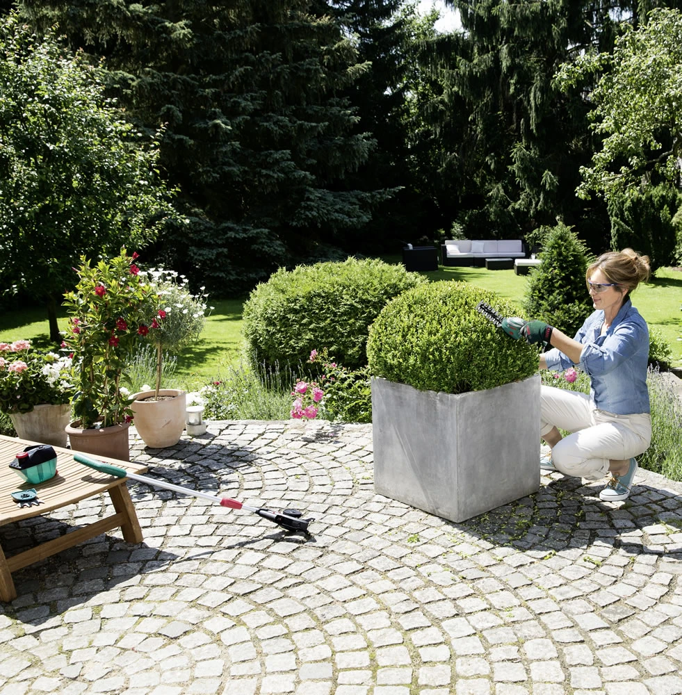 Bosch Isio III Shape And Edge Cordless Shears 4 Bosch Isio III Shape And Edge Cordless Shears - Image 4