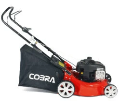 Cobra 40cm Petrol Push Mower With Briggs And Stratton Engine - M40B 5 Cobra 40cm Petrol Push Mower With Briggs And Stratton Engine - M40B -Cheap Hozelock || Kettler || Bosch Store cobra M40B side giant