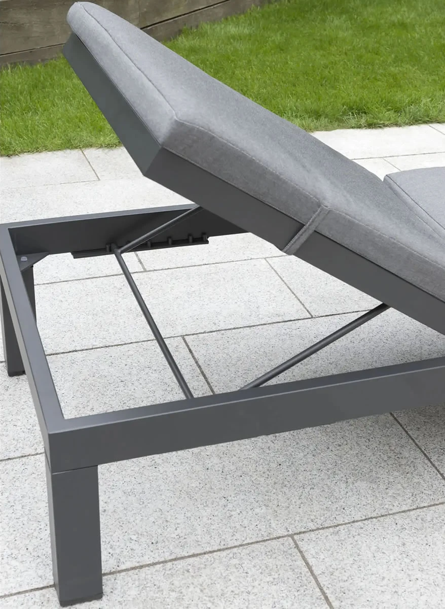 Kettler Elba Lounger In Anthracite / Charcoal 3 Kettler Elba Lounger In Anthracite / Charcoal - Image 3