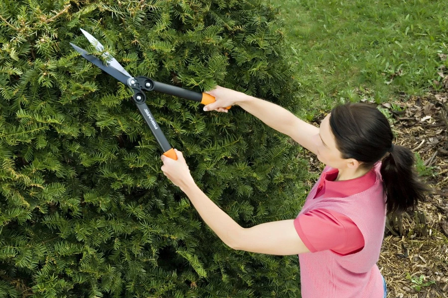 Fiskars PowerGear Hedge Shears - HS72 2 Fiskars PowerGear Hedge Shears - HS72 - Image 2