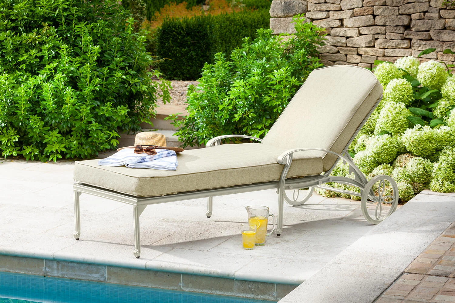 Hartman Amalfi Lounger With Cushion In Maize / Wheatgrass 1 Hartman Amalfi Lounger With Cushion In Maize / Wheatgrass