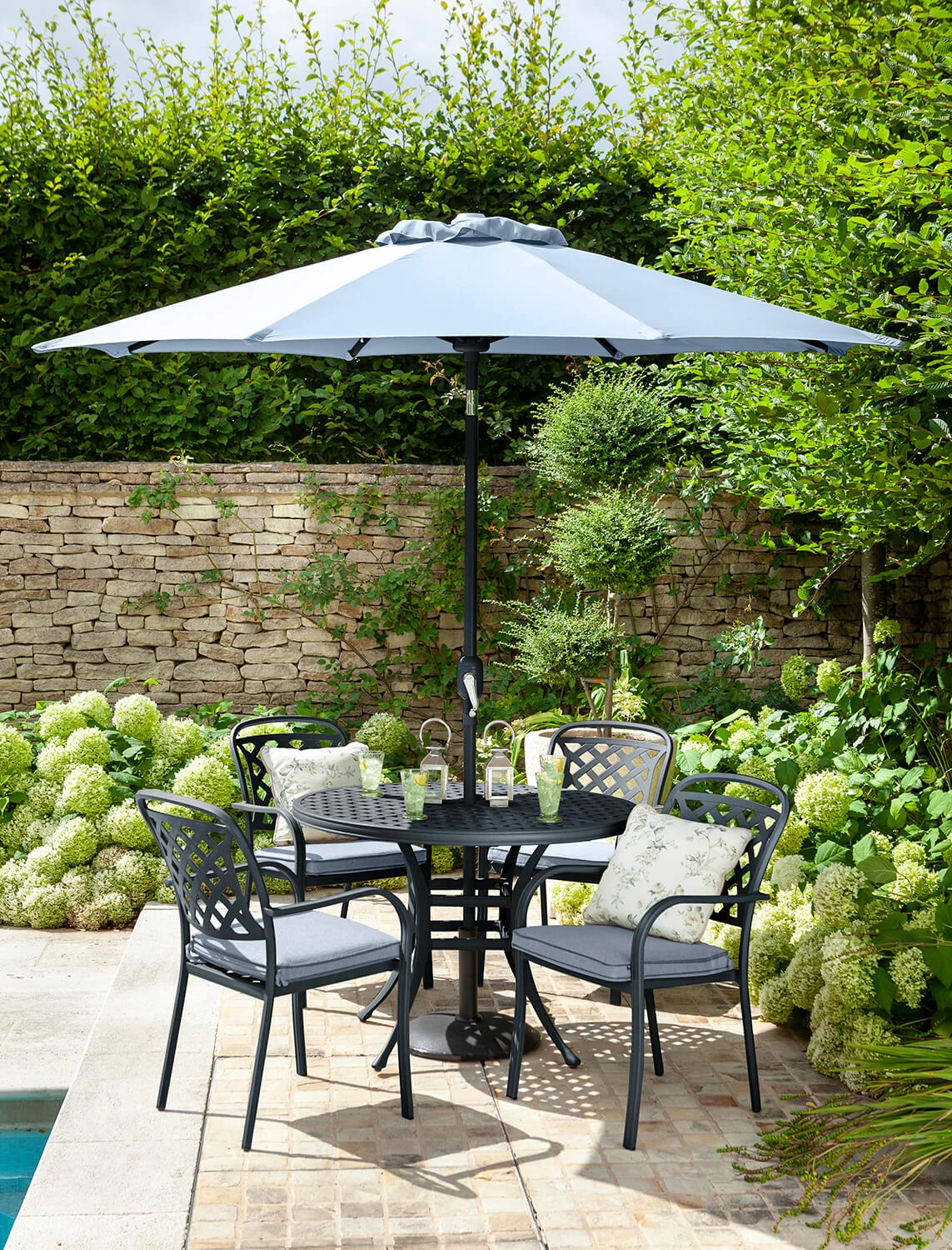 Hartman Berkeley 4 Seat Round Dining Set In Antique Grey / Platinum 1 Hartman Berkeley 4 Seat Round Dining Set In Antique Grey / Platinum