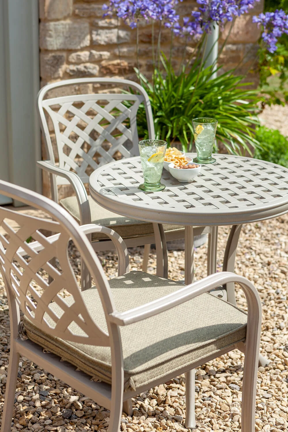 Hartman Berkeley Bistro Set In Maize / Wheatgrass 2 Hartman Berkeley Bistro Set In Maize / Wheatgrass - Image 2