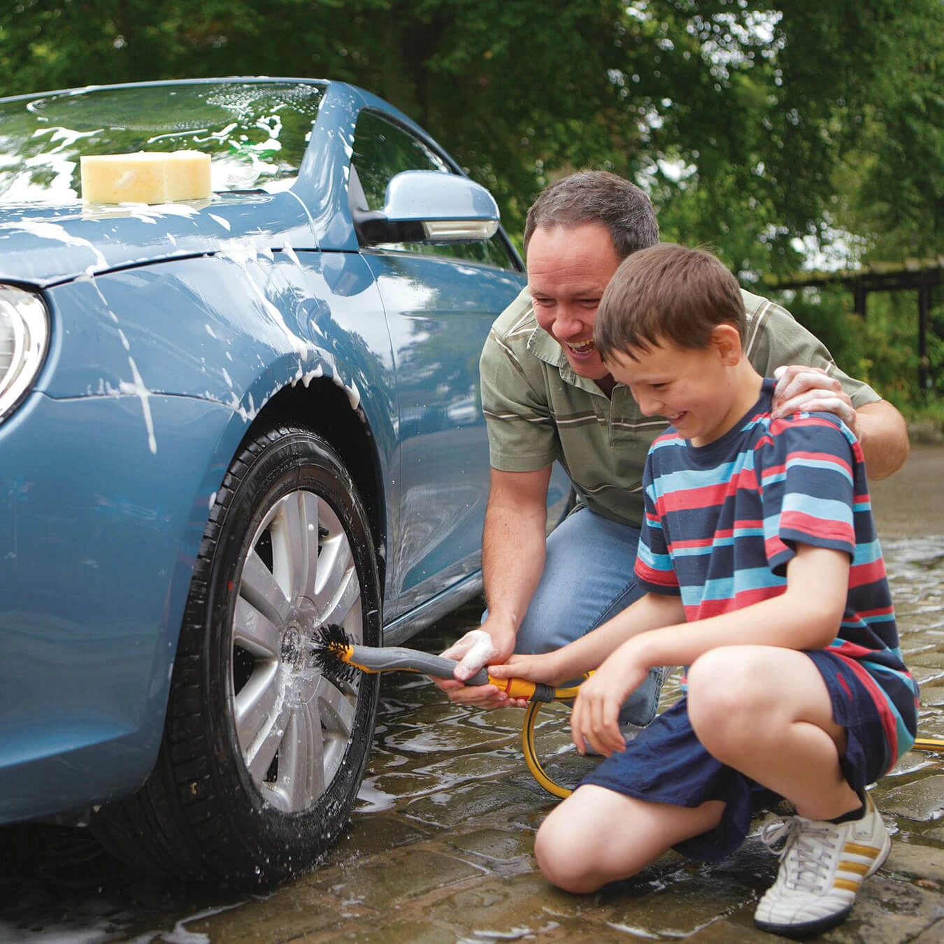 Hozelock Car Wheel Brush - 2601 2 Hozelock Car Wheel Brush - 2601 - Image 2