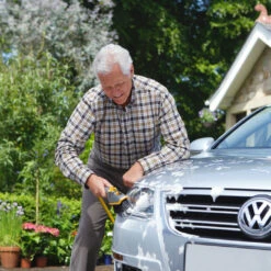 Hozelock Short Car Brush Plus - 2602 -Cheap Hozelock || Kettler || Bosch Store l hozelock 2602 lifestyle