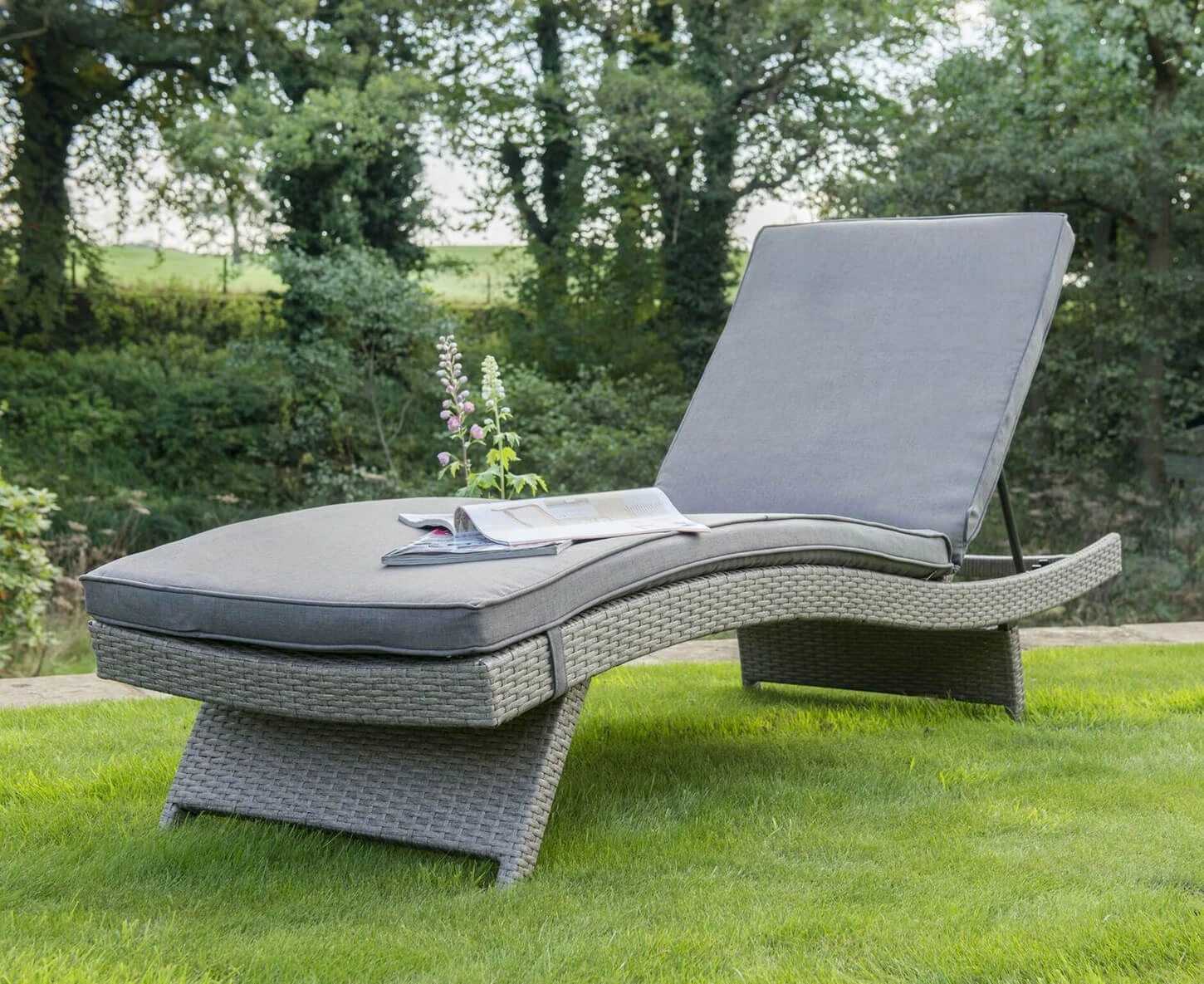 Kettler Universal Weave Lounger - White Wash And Taupe 1 Kettler Universal Weave Lounger - White Wash And Taupe