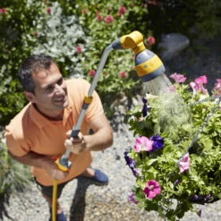 Hozelock Telescopic Lance Spray Plus 140cm -Cheap Hozelock || Kettler || Bosch Store l telescopic lance spray gun plus 140 2699 hozelock lifestyle